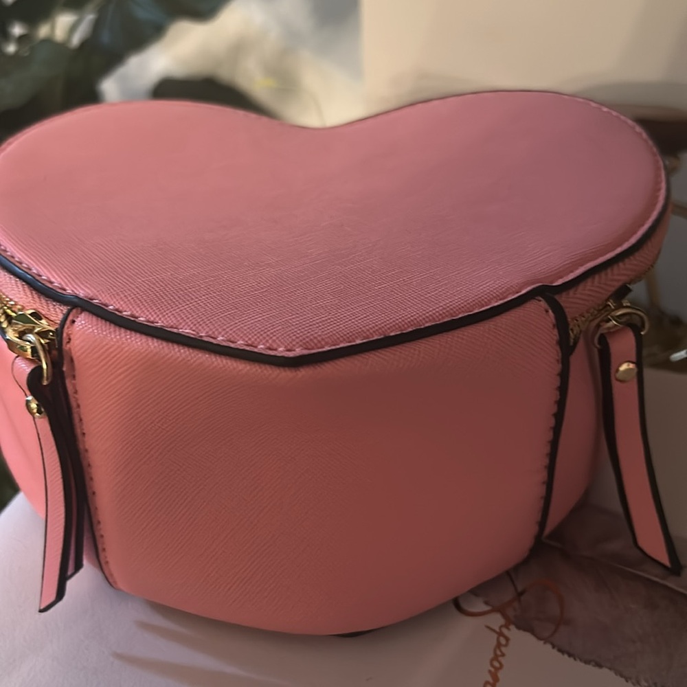 Heart-Shaped Pink Handbag - Picture 7 of 7